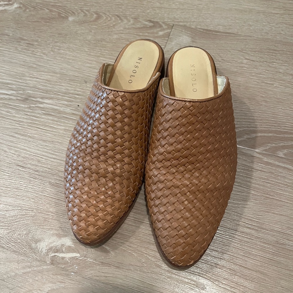 Nisolo Ama mule